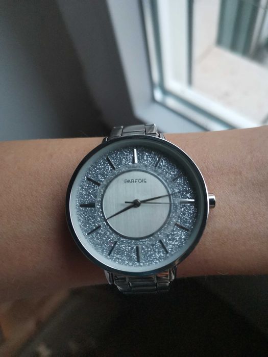 Relógio feminino prateado Parfois (edição modelo Swarovski)