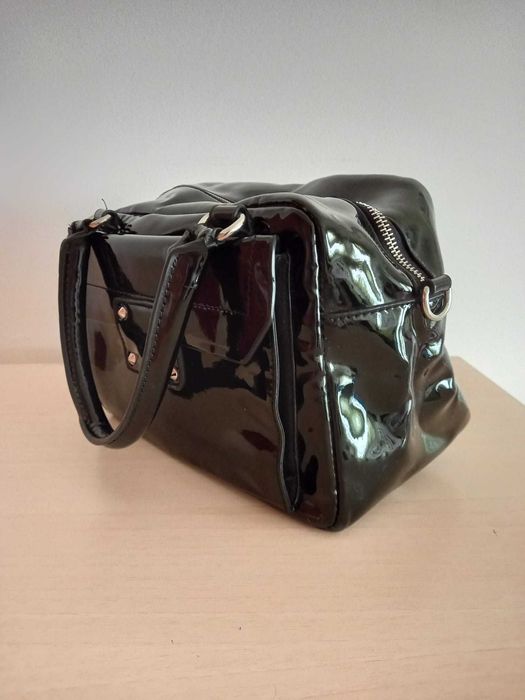 Mala Preta de Verniz – Bom Estado