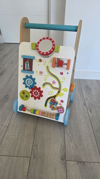 Andarilho de madeira para criança