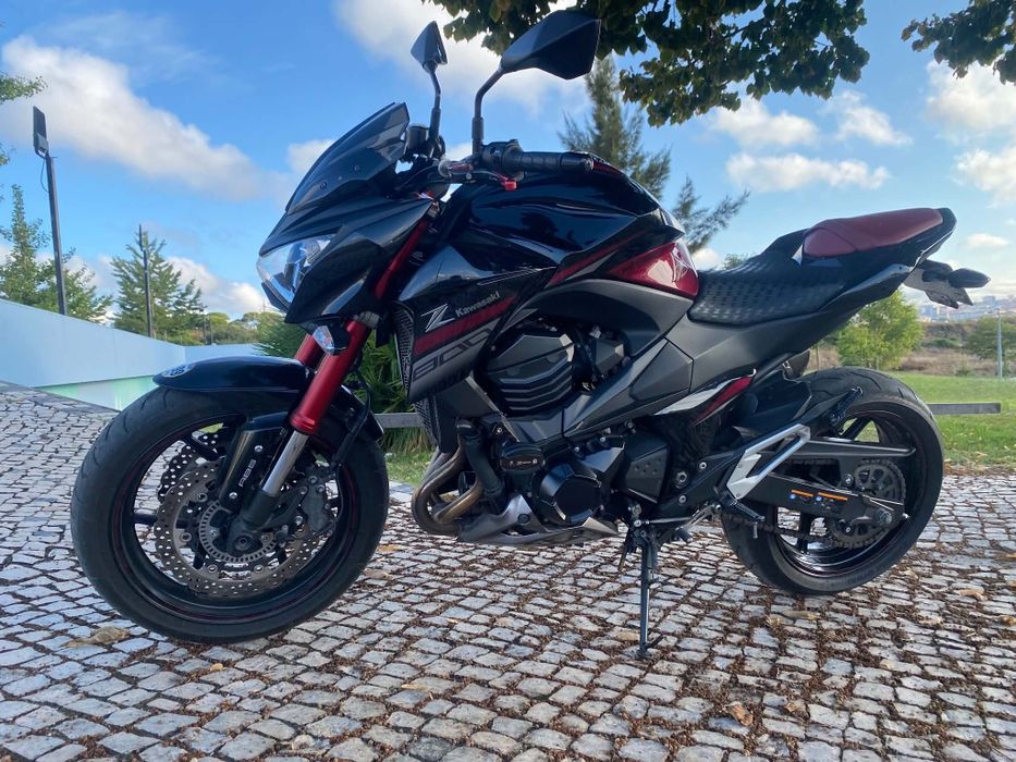 Kawasaki Z800 - Preto e Bordeaux