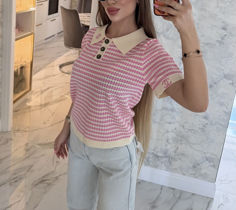 Розовая футболка поло chanel