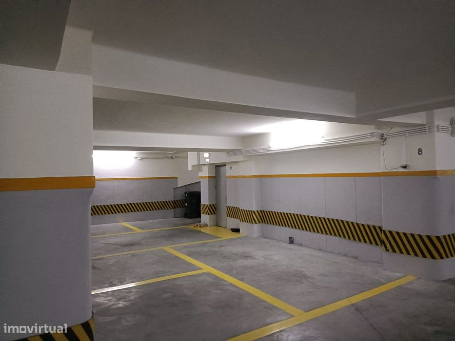 Garagem com 435 m² para 20 viaturas – Rua Duque de Palmela, Lisboa