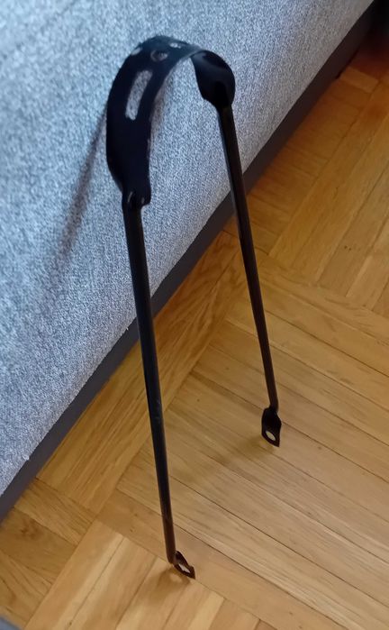 Wspornik błotnika do koła 28", stalowy,profilowany,czarny.