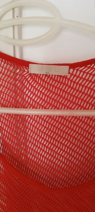 Long sleeveless red blouse. Size M/L. The left side is different from the right side.64563990707457124