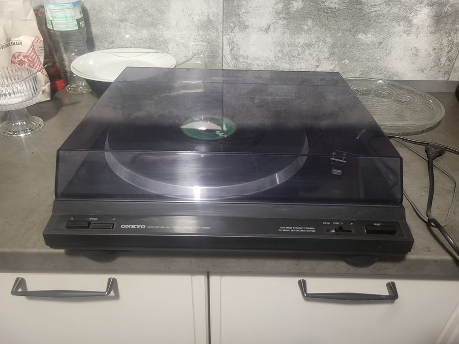 Gramofon    onkyo cp-1400a