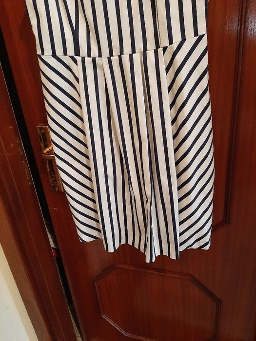 Vestido KOOKAI com riscas diferentes. Original e bonito.