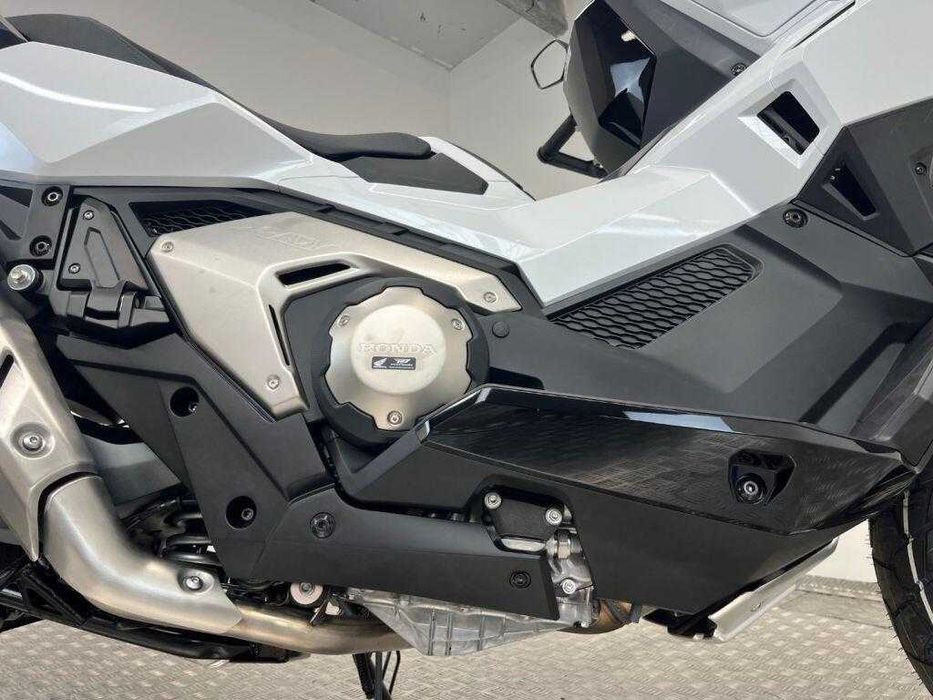 Honda X ADV 750 nunca usada, com 0 km, 1 ano de garantia, 745cc