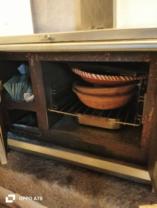 Forno de cozinha a lenha ( serve para cozinhar e aquecimento)