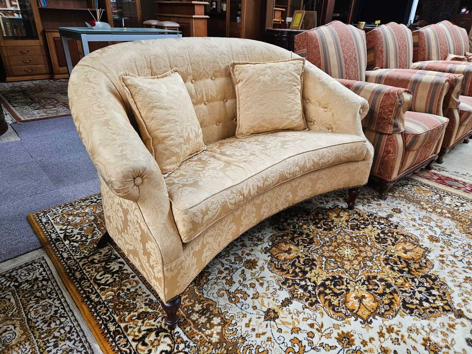 Sofá de dois lugares antigo, em óptimo estado e de excel