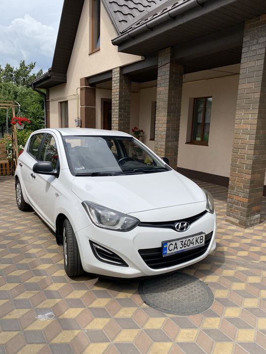 Економне, компактне але дуже зручне авто. Hyundai i-20