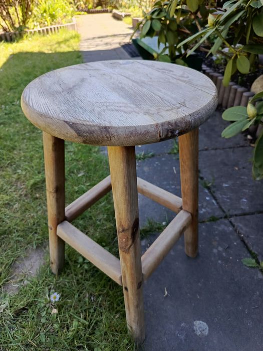 Taboret drewniany