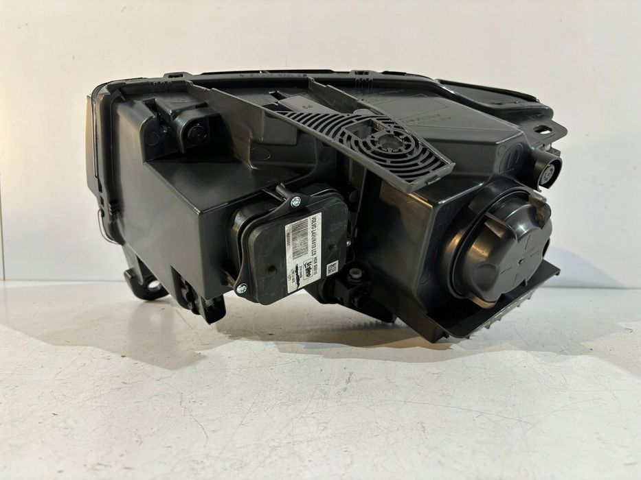 Jeep Grand Cherokee WK2 lampa bixenon R - 12818