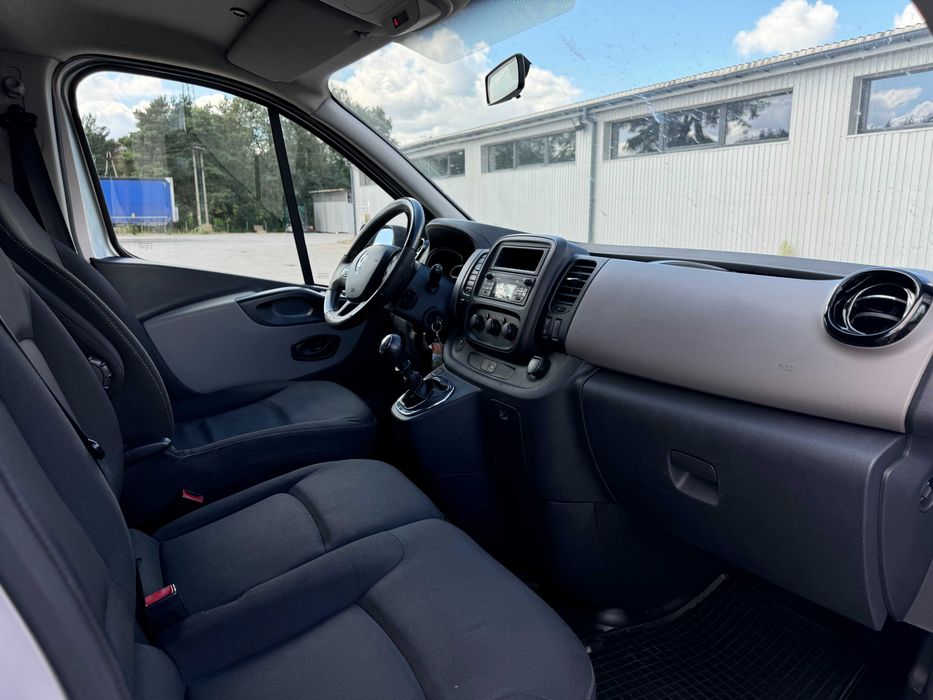 Wynajem Wypożyczalnia Samochodów Osobowych Renault Trafic 9 osobowy BUS
