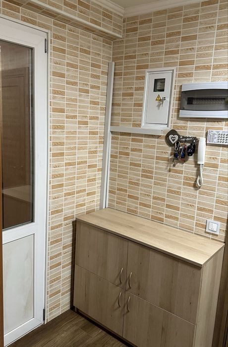 Простора 3-кімнатна квартира з джакузі, каміном та системою «Розумний дім».