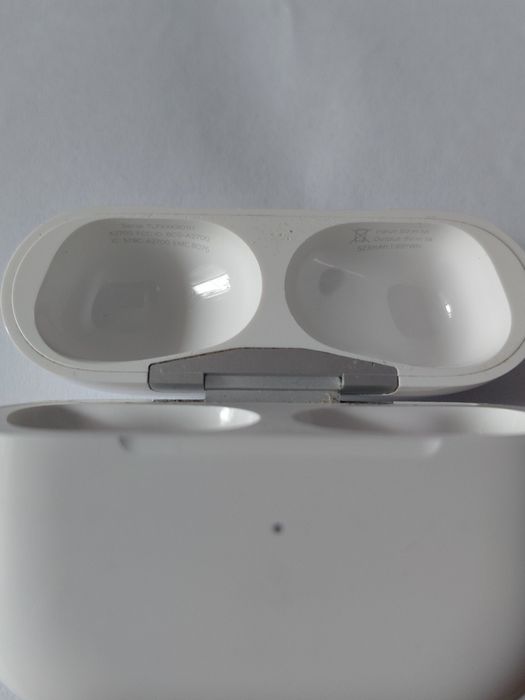 Зарядний кейс AirPods  Pro А2700.  523mAh. Б/у.
