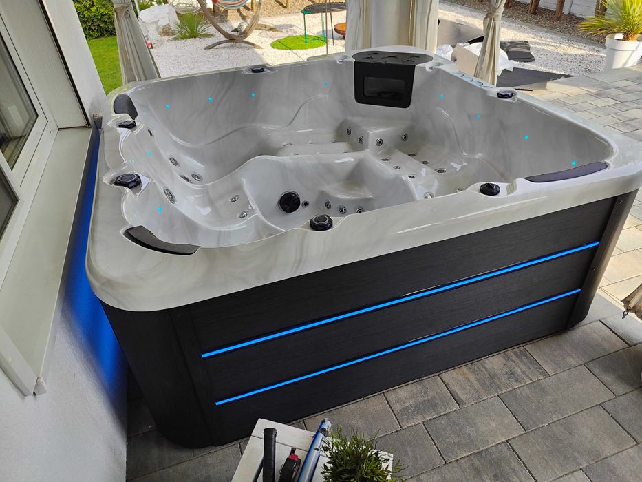 Jacuzzi ogrodowe całoroczne , wifi , bluetooth , 63 dysze , raty 0%