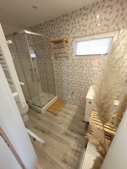 Domek nad jeziorem- linia brzegowa, pomost, mini plaża- Spalona