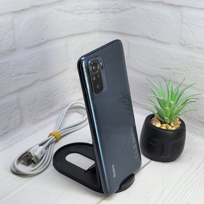 Продам телефон Redmi note 10 4+1/64 Gb NFC в гарному стані