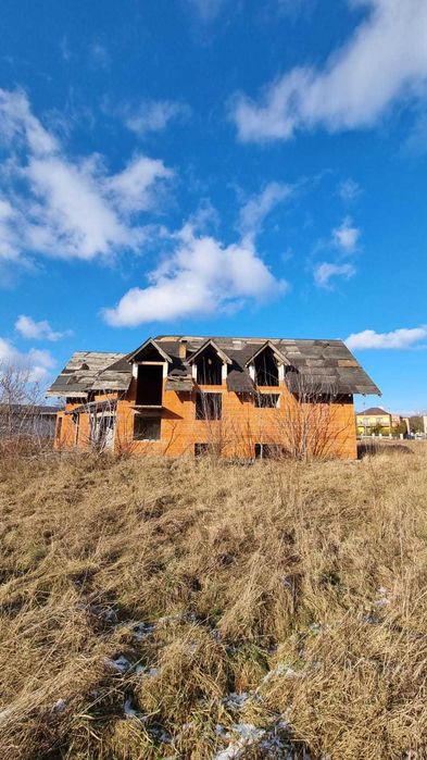 Dom 290 m² w stanie surowym otwartym z działką 4740 m²