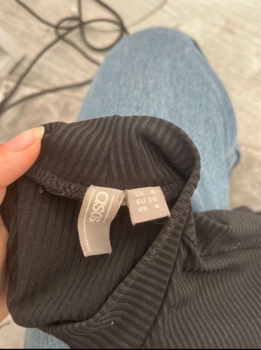 Koszulka czarna z odkrytymi plecami S asos