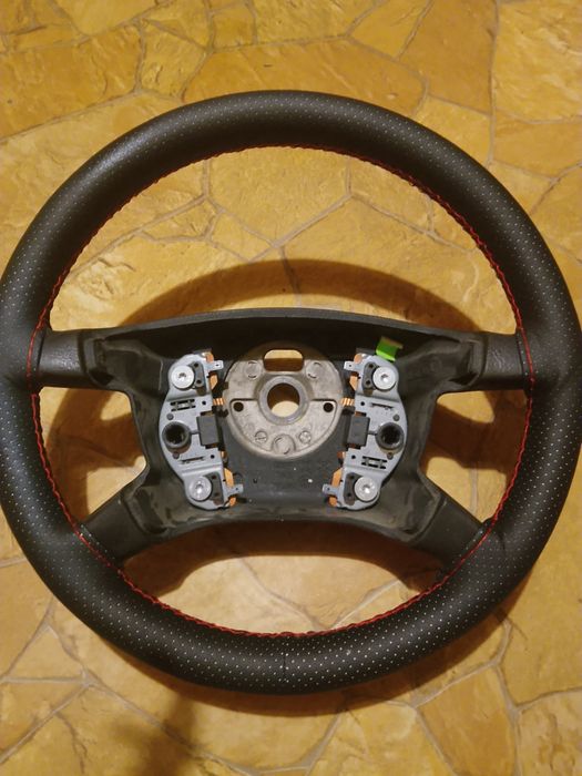 Kierownica skoda fabia 1 obszyta eko skóra  jak nowa !!!