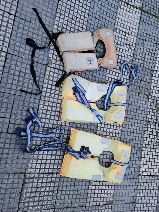 3 Coletes Salva Vidas usados