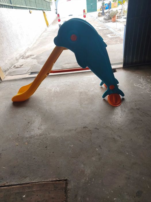 vendo escorrega infantil em bom estado