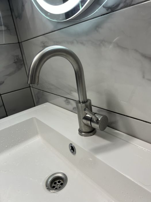 Стильний змішувач з нержавіючої сталі