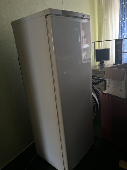 Продам морозильну камеру