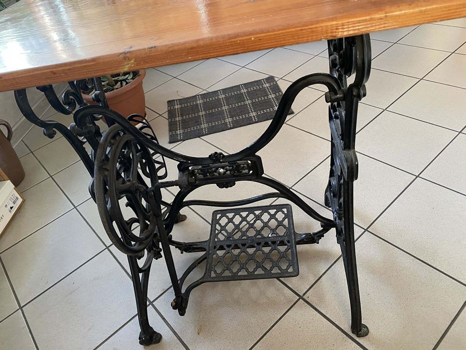 Stolik zrobiony ze starej maszyny do szycia