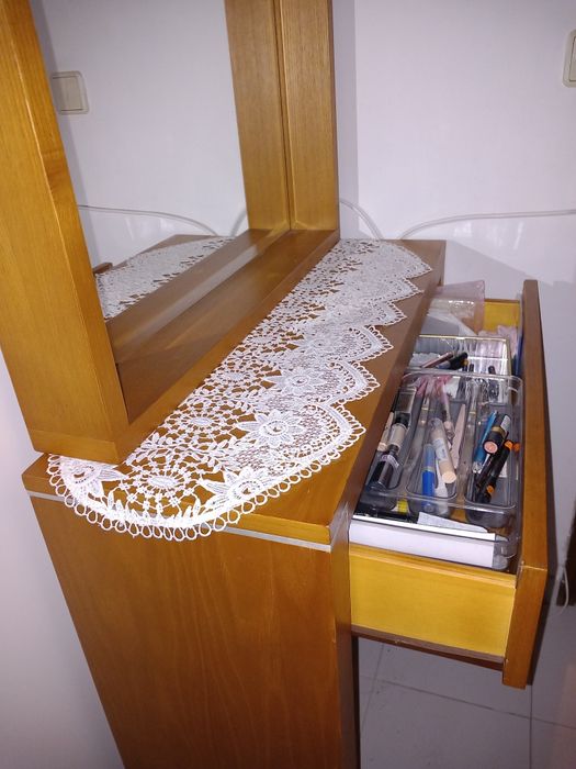 Penteadeira em pinho co espelho e gaveta