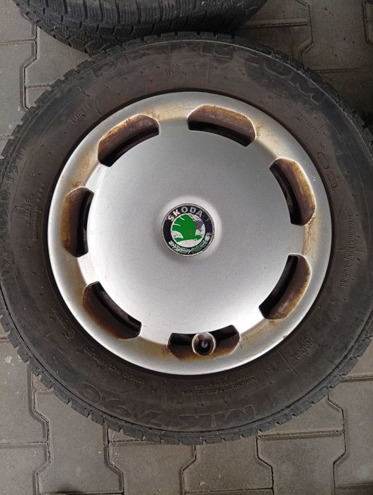 Felgi z oponami zimowymi Skoda Octavia