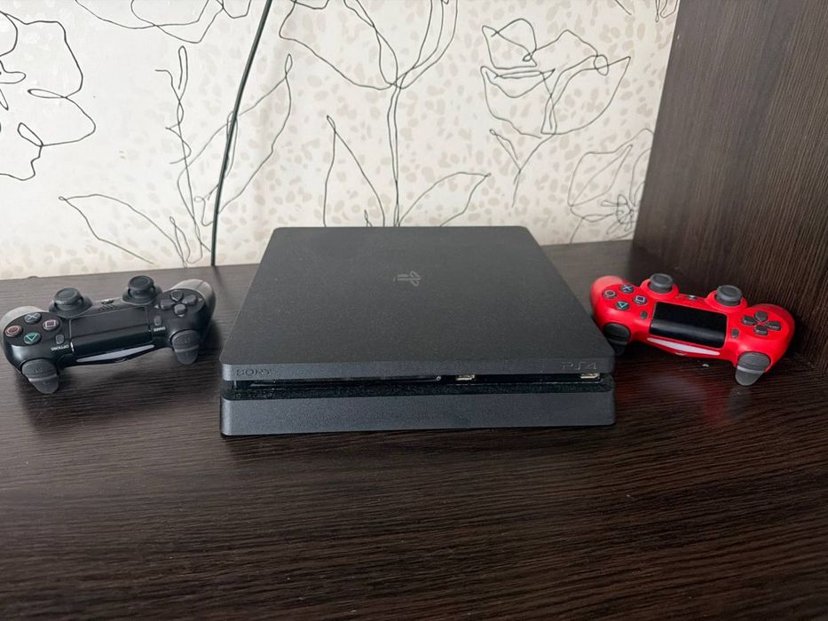 Продам приставку PlayStation 4 slim