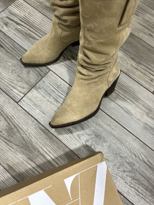 Козаки Zara з натуральної замші