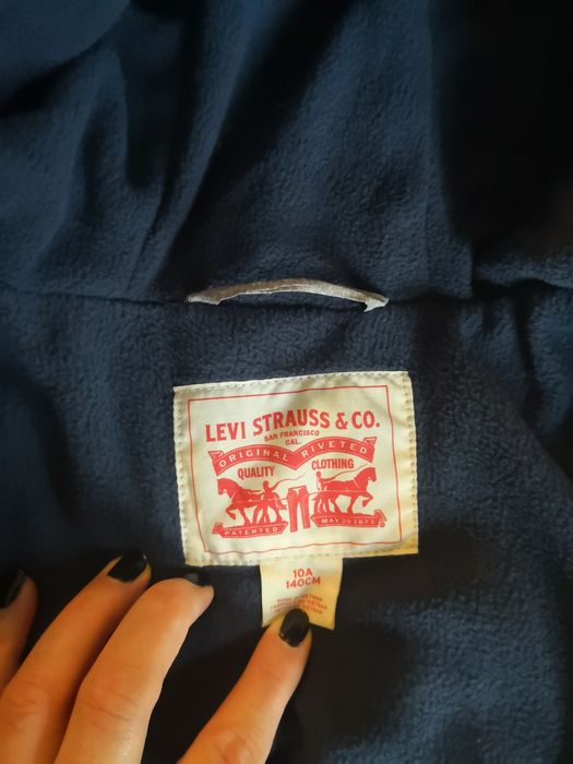 Zimowa ciepła kurtka Levis rozmiar 140.