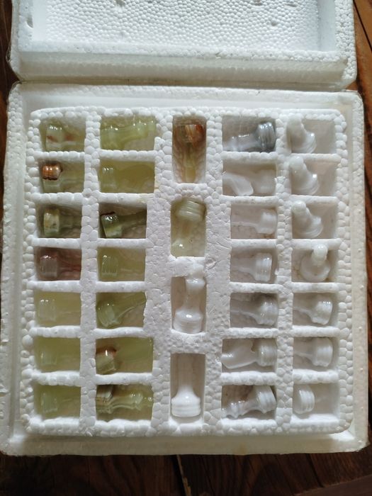 Szachy z kamienia onyks