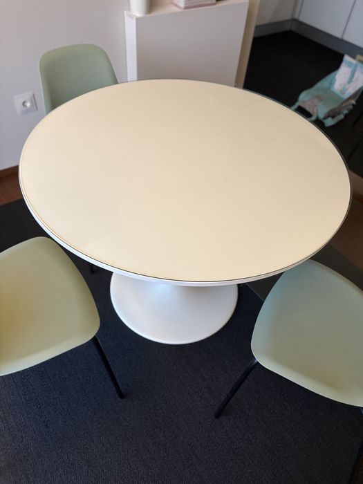 Mesa nova 1,00mts com 4 cadeiras