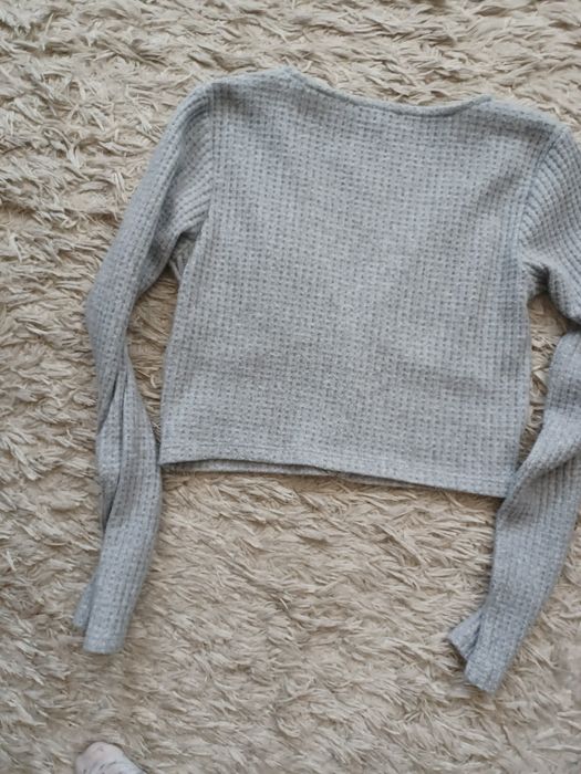 Szary sweterek Bershka rozmiar L nowy