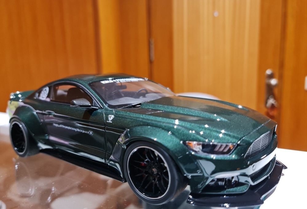 Miniatura Ford Mustang 1:18