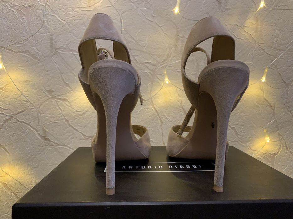 Продам босоніжки Antonio Biaggi