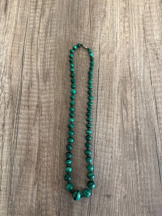 Colar em Malaquita
