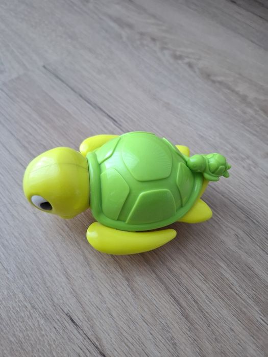 Auchan Żółw do kąpieli wanny żółwik z napędem sam pływa zielony napęd