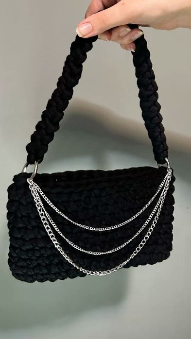 Bolsas  e top de croché por encomenda