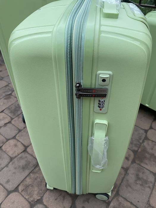 Чемодан .Валіза Three Birds поліпропілен .Великий асортимент .