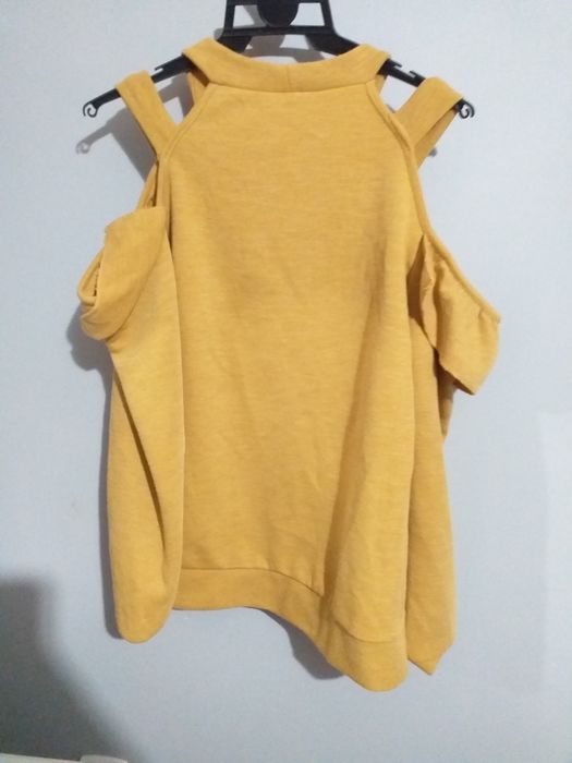 Bluza z odkrytymi ramionami