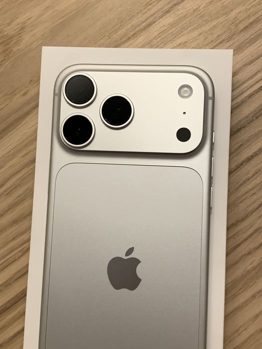 iPhone 18 Pro Max - Silver