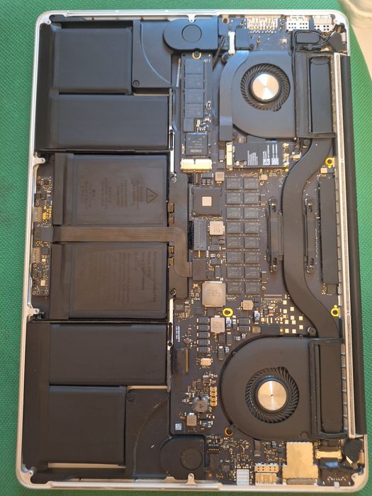 MACBOOK PRO 15"Core i7 /16/250 Retina
