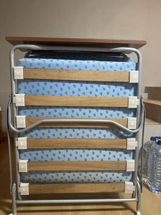 Mini cama movel (divã)