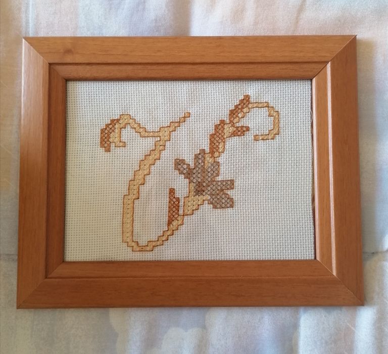 Frame with letter "V"64552102511106120