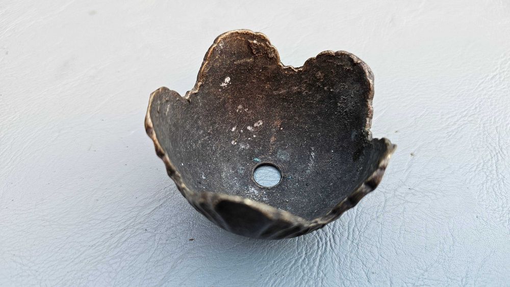 Stara mosiężna rozeta,podkloszówka,część śr.73 mm.kwiat,mosiądz lany